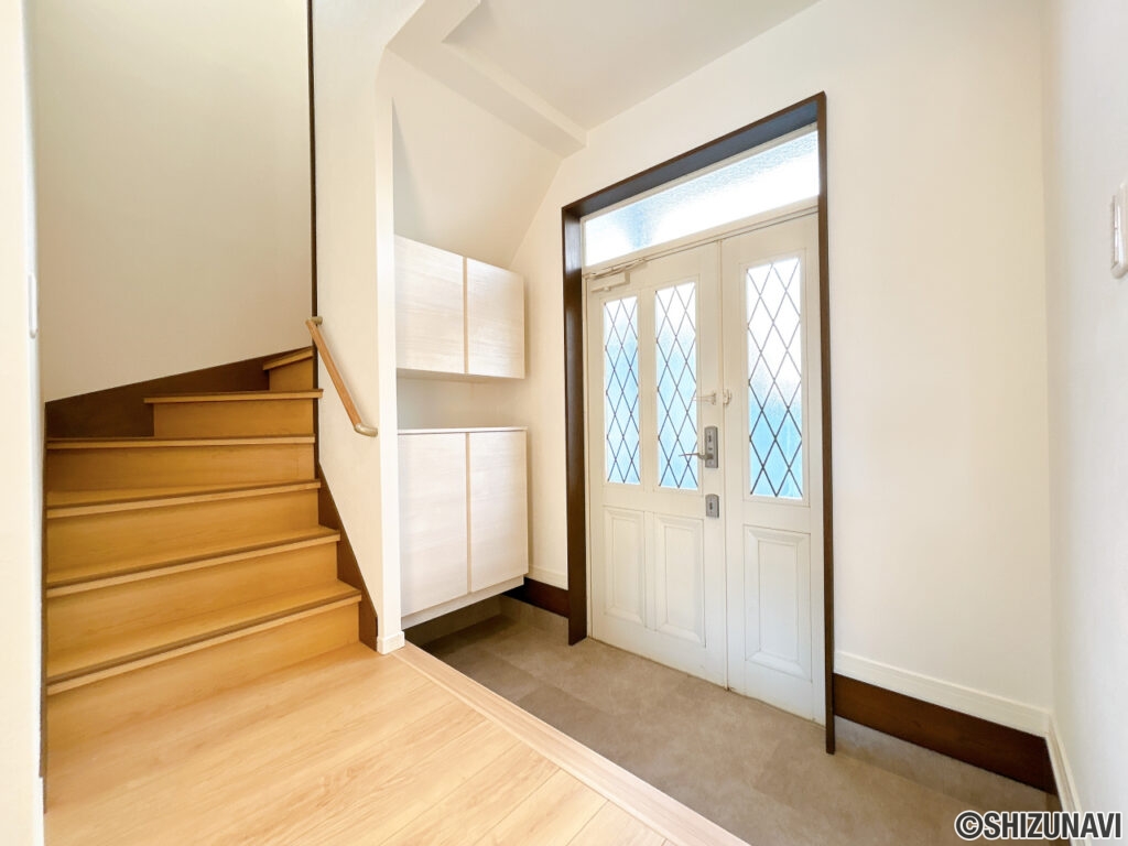 【リフォーム済み/玄関内観】