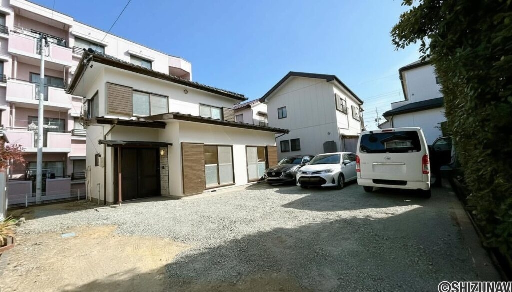 【リフォーム済み外観】外壁塗装、屋根塗装、駐車場整備等のリフォームを行いました。