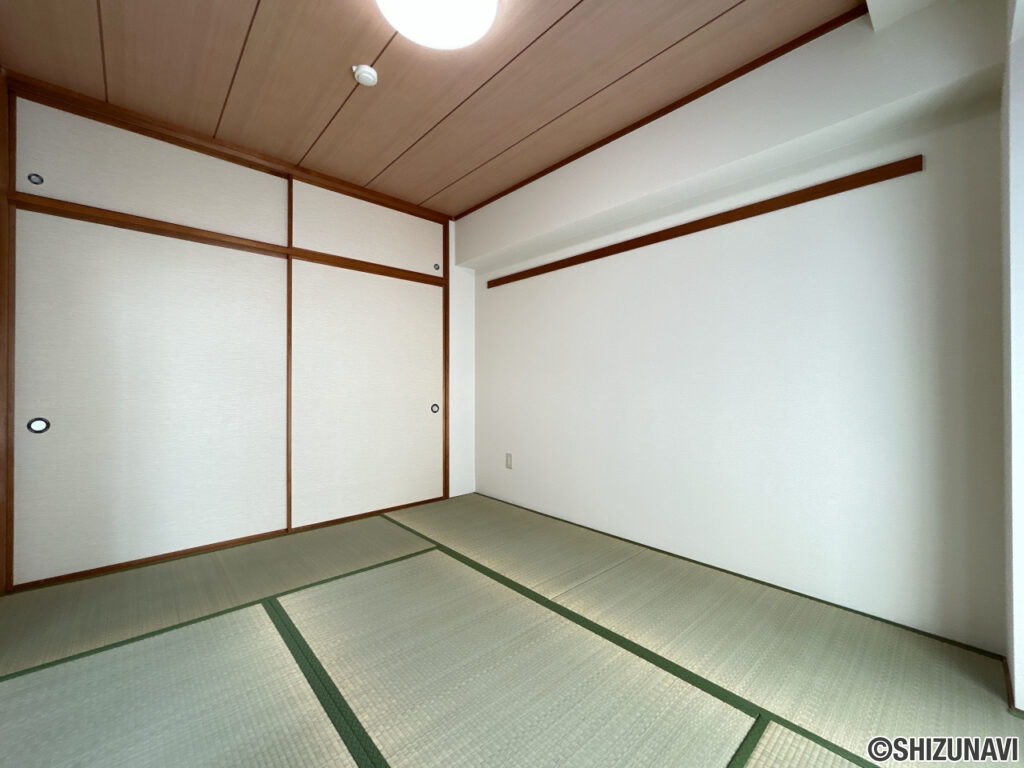 【リフォーム済み/和室】クロスの張替え、畳表替え、照明器具の交換を行いました。