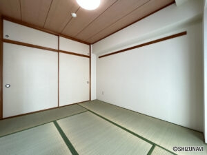 【リフォーム済み/和室】クロスの張替え、畳表替え、照明器具の交換を行いました。