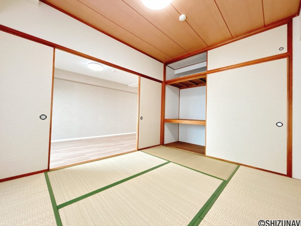 【リフォーム済み/和室】クロスの張替え、畳表替え、照明器具の交換を行いました。