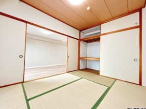 【リフォーム済み/和室】クロスの張替え、畳表替え、照明器具の交換を行いました。