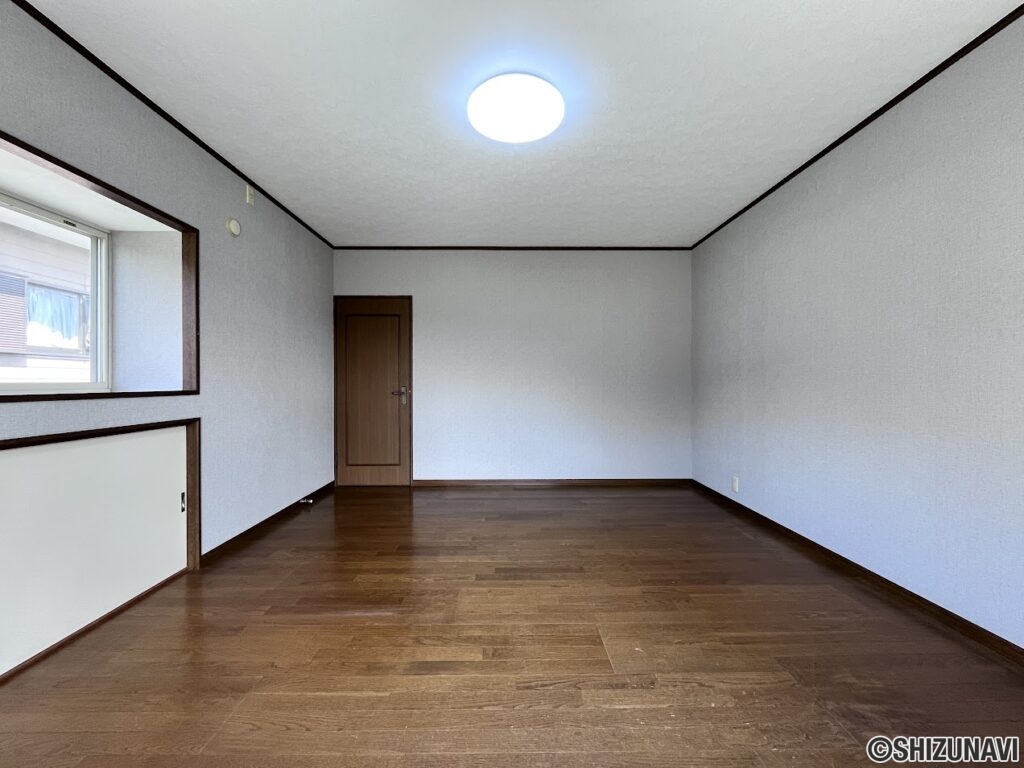 2階10帖洋室　別角度です。