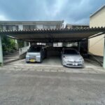 駐車場です。屋根付きです