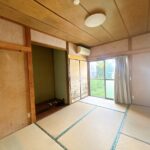 【リフォーム前/LDK別角度】これから耐震補強工事、フローリング張り、キッチン新品交換、クロス張替え、照明交換等を行っていきます。