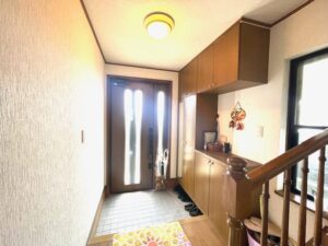 今泉6丁目　3階建てインナーガレージ付き５ＬＤＫ　大手ハウスメーカー建築の中古建ての画像