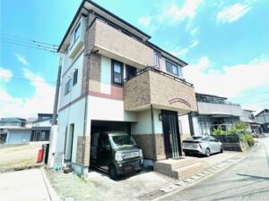 今泉6丁目　3階建てインナーガレージ付き５ＬＤＫ　大手ハウスメーカー建築の中古建ての画像