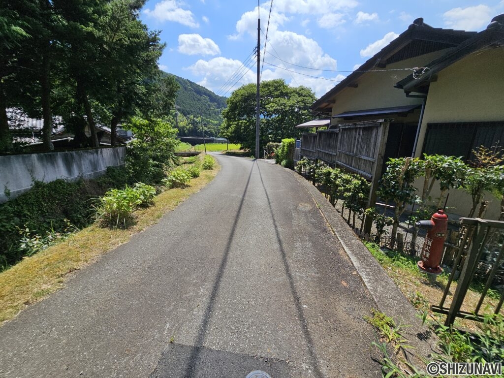 前面道路南向き