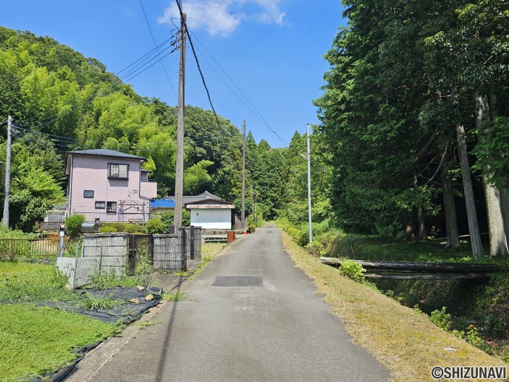 前面道路北向き