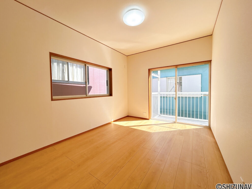 カチタス　三輪　南東側約6.5帖洋室