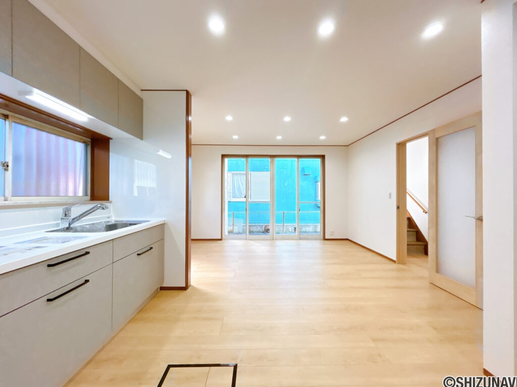 カチタス　三輪　リビングキッチン側から