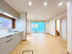 カチタス　三輪　リビングキッチン側から