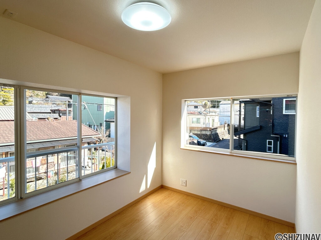 カチタス　三輪　2階5.96帖洋室