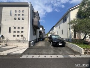 駐車場　普通車２台も問題なく止められます