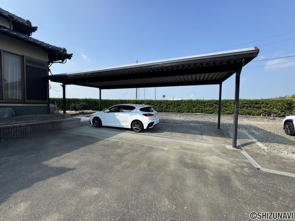 カーポートも備わっておりますので、車好きの方にもおススメです♪