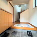 玄関も広々としております♪