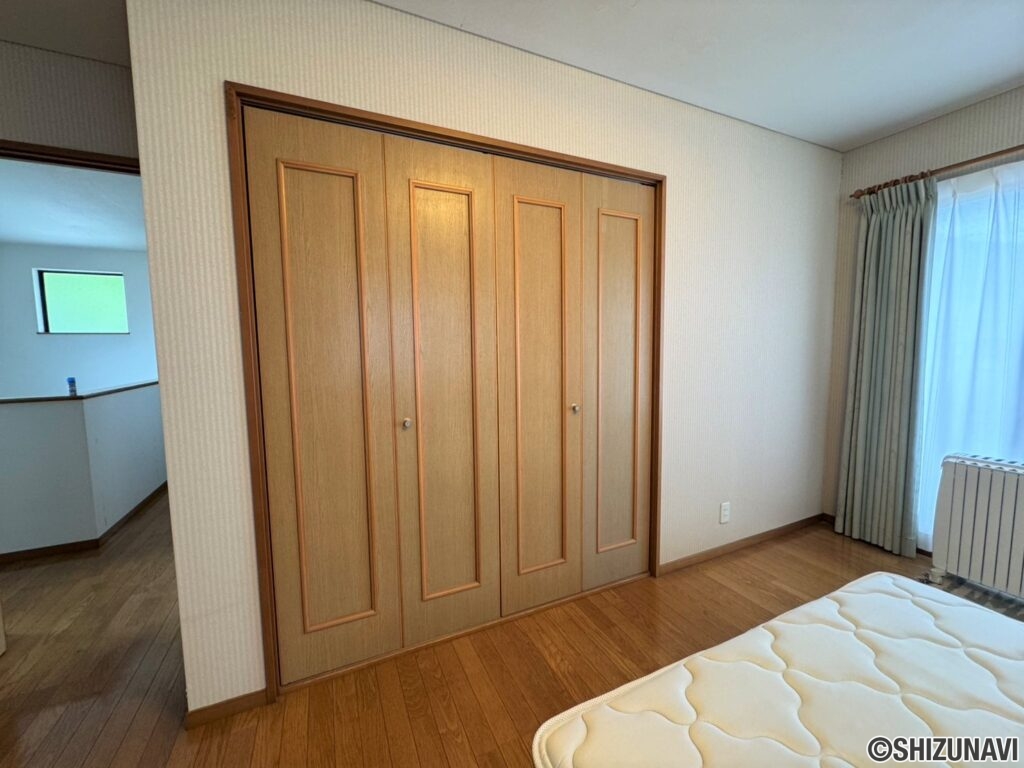 2階寝室収納