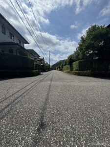 前面道路の幅員も約6ｍございます。