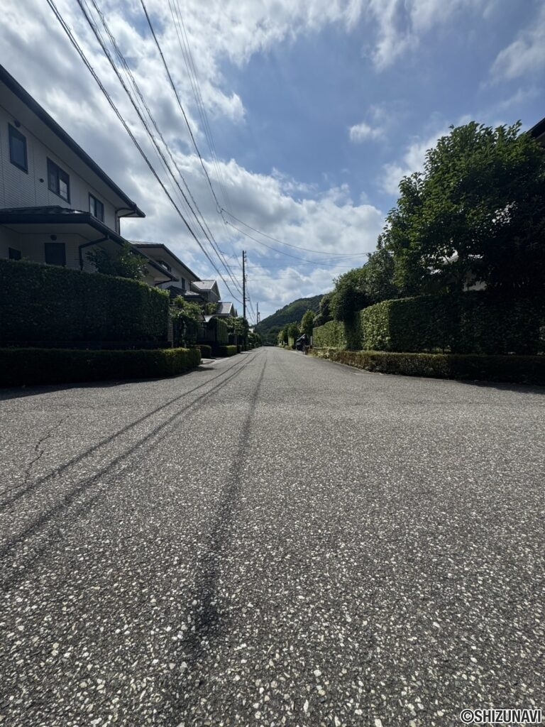 前面道路の幅員も約6ｍございます。