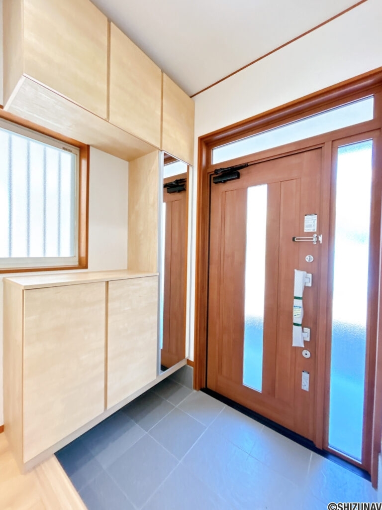 カチタス　三輪　玄関