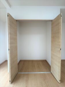 1階8.5帖洋間　収納