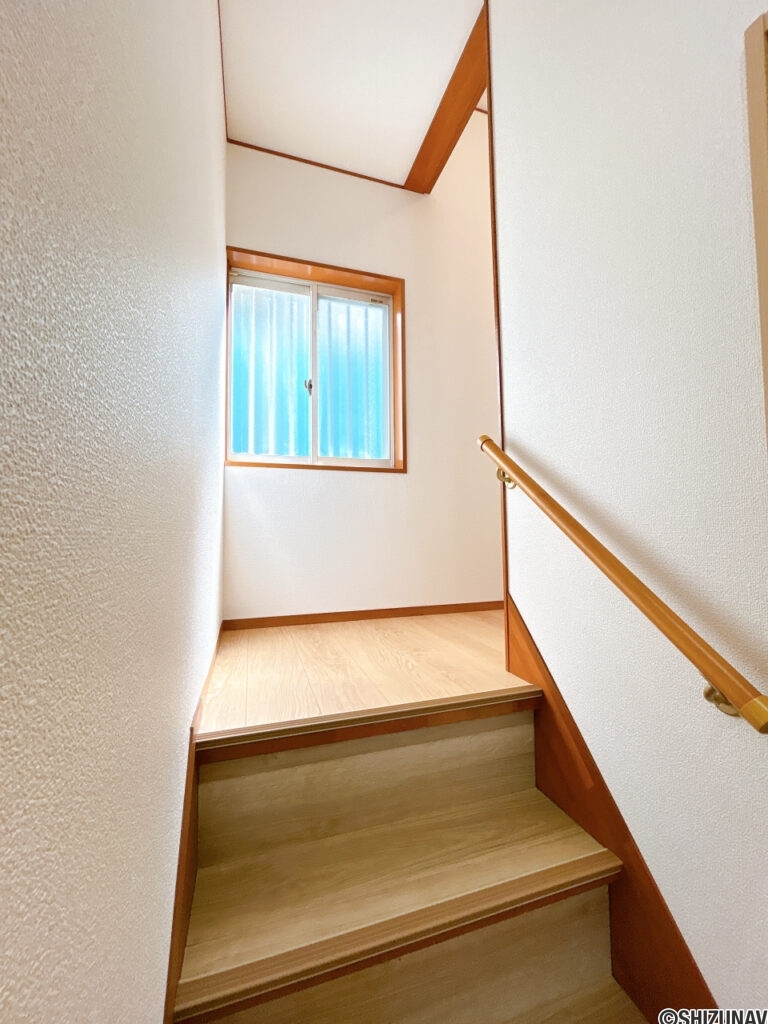 カチタス　三輪　階段