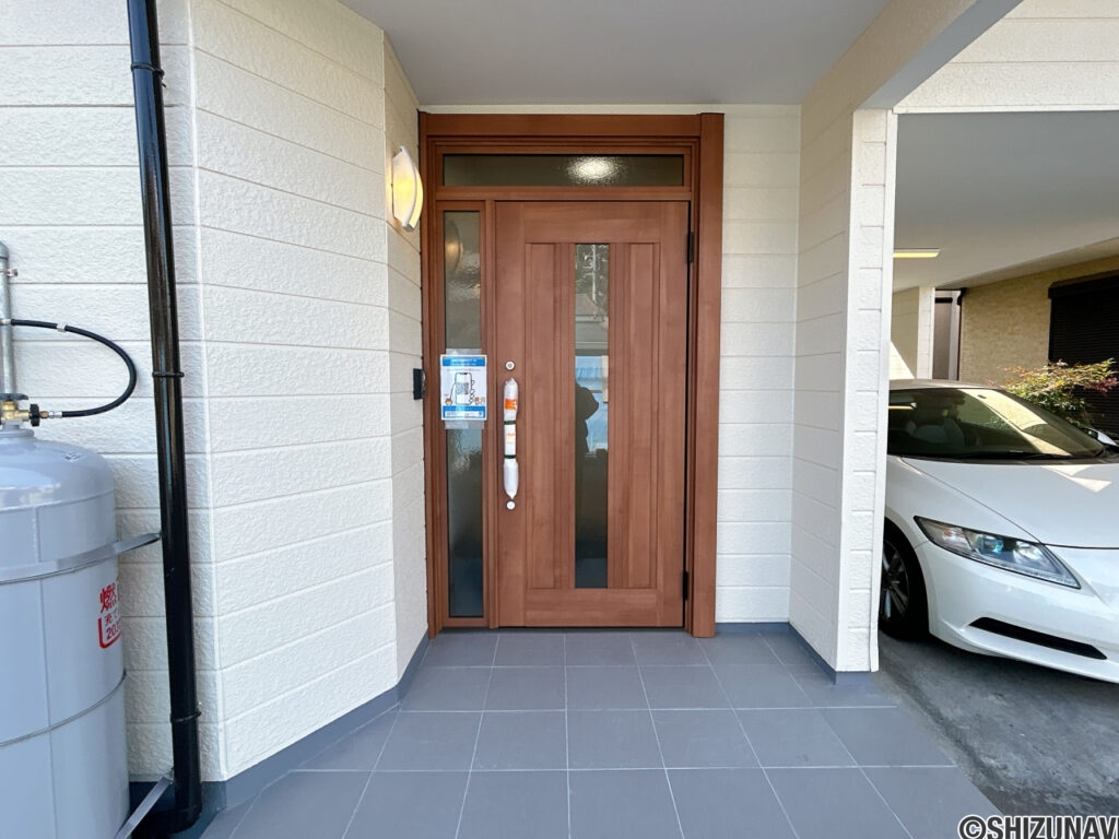 カチタス　三輪　玄関