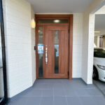 カチタス　三輪　玄関