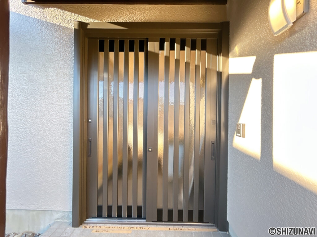 カチタス　志太　玄関