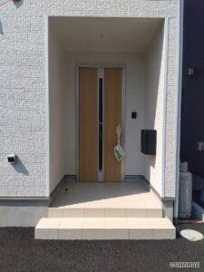 1号棟　玄関正面からの写真です。