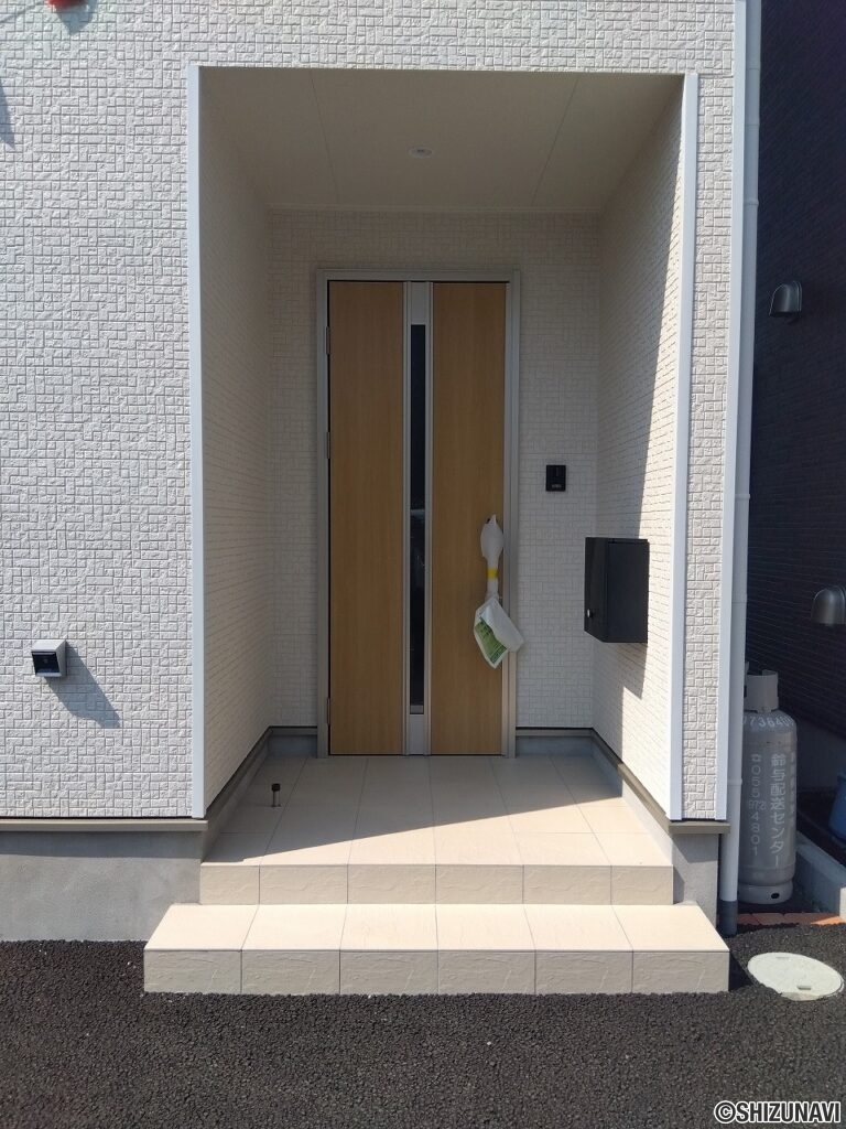 1号棟　玄関正面からの写真です。
