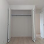1号棟2階　6.5帖の洋室にある収納の写真です。