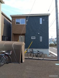 5号棟　物件正面の写真です。