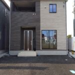 6号棟　物件正面の写真です。