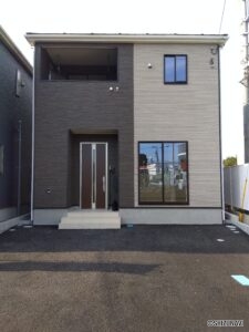 6号棟　物件正面の写真です。