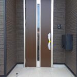 6号棟　玄関外側からの写真です。