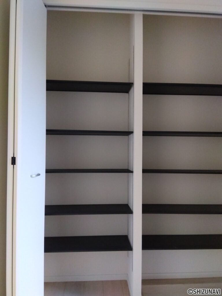6号棟1階　玄関収納の写真です。