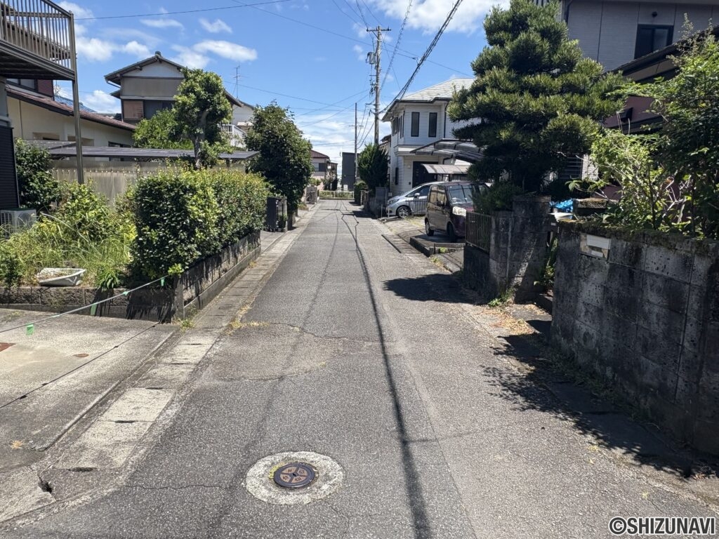 南側前面道路です。