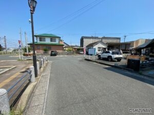 駅前道路は広々幅員6ｍ