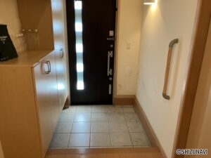 下駄箱、玄関の写真です。