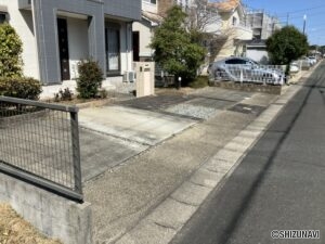 駐車場位置別角度からの写真です。軽自動車なら3台駐車可能です。
