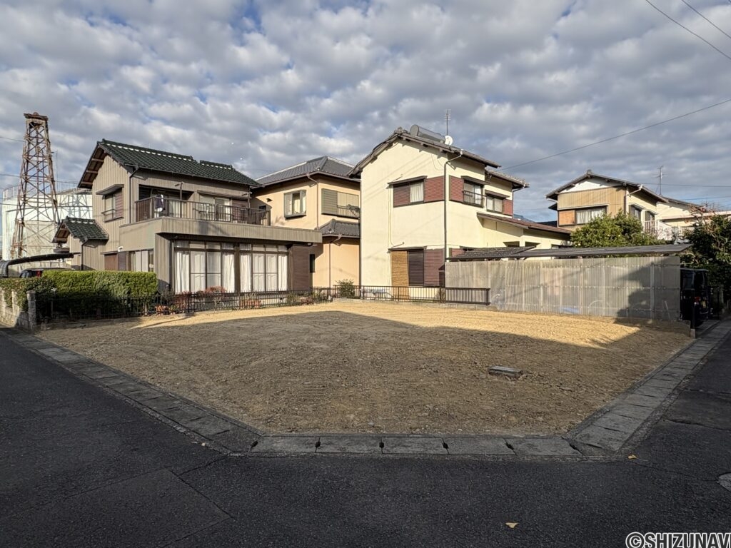 公簿面積149.21㎡（45.13坪）の土地です。