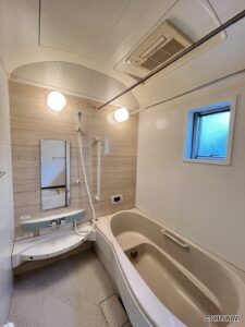 浴室乾燥機、追い炊き付きの浴槽です。