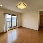 2階洋室8帖の別角度から撮影です。