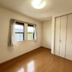 2階南西側洋室5.4帖の写真です。