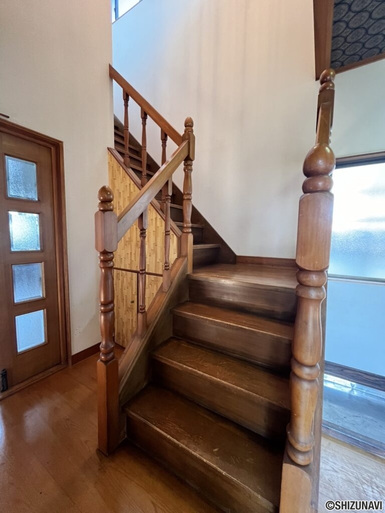 有玉南　中古住宅　階段