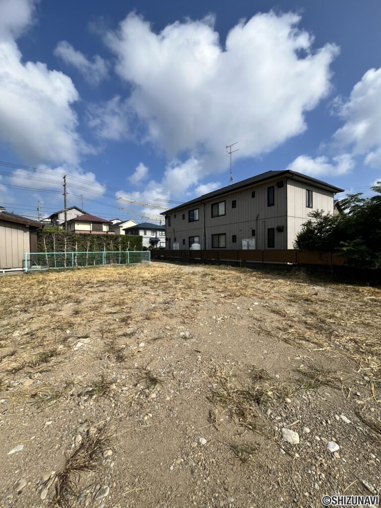 敷地内からの土地の入口の様子です