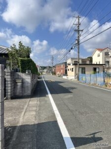 前面道路北方面の様子です。