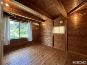 寝室になります。エアコン付きなので入居から快適な生活をスタートできます。