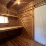 寝室隣のクローゼットになります。